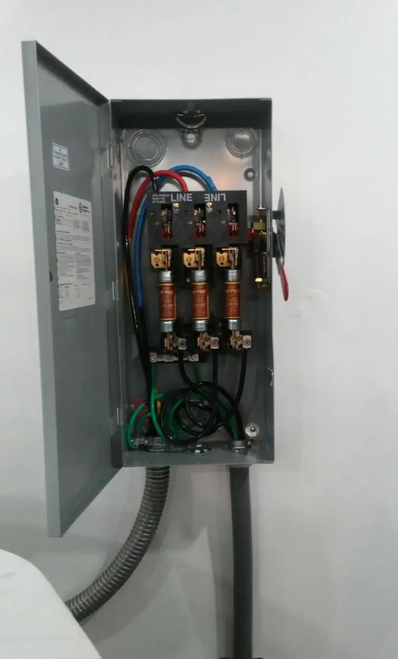Three-phase disconnect switch installed for Smoke Detector Installation in Winslow